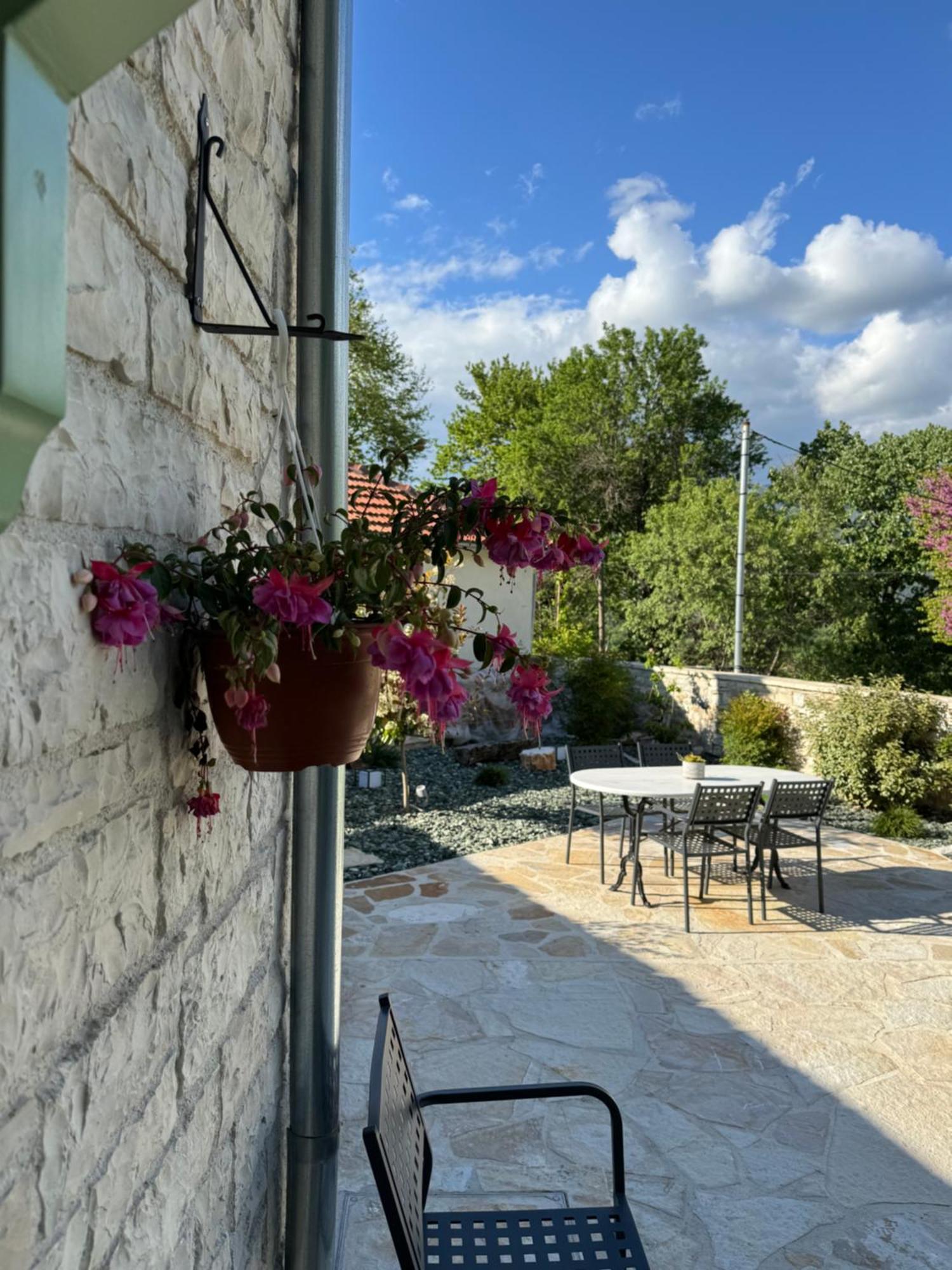 Aristi Boutique Stonehouse With Attic Apartamento Exterior foto