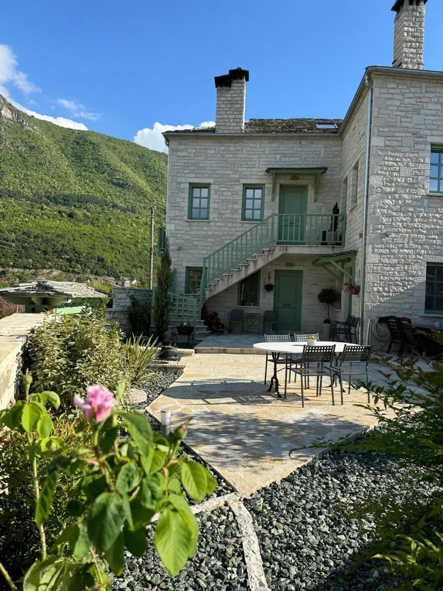 Aristi Boutique Stonehouse With Attic Apartamento Exterior foto